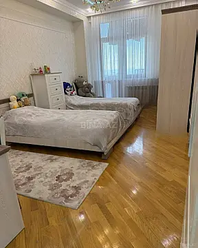 Satılır 3 otaqlı mənzil 161 m²