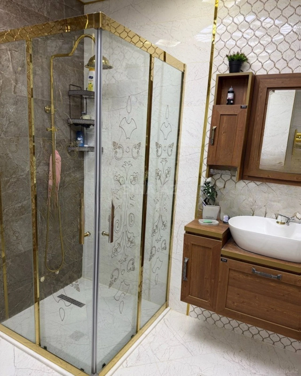 Satılır 3 otaqlı mənzil 161 m²