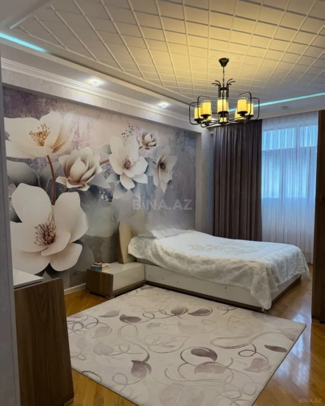 Satılır 3 otaqlı mənzil 161 m²