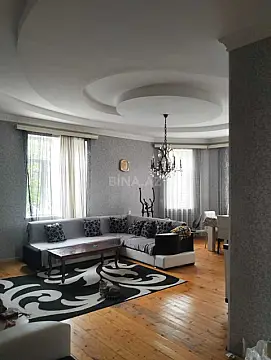 Satılır 6 otaqlı həyət evi 300 m²