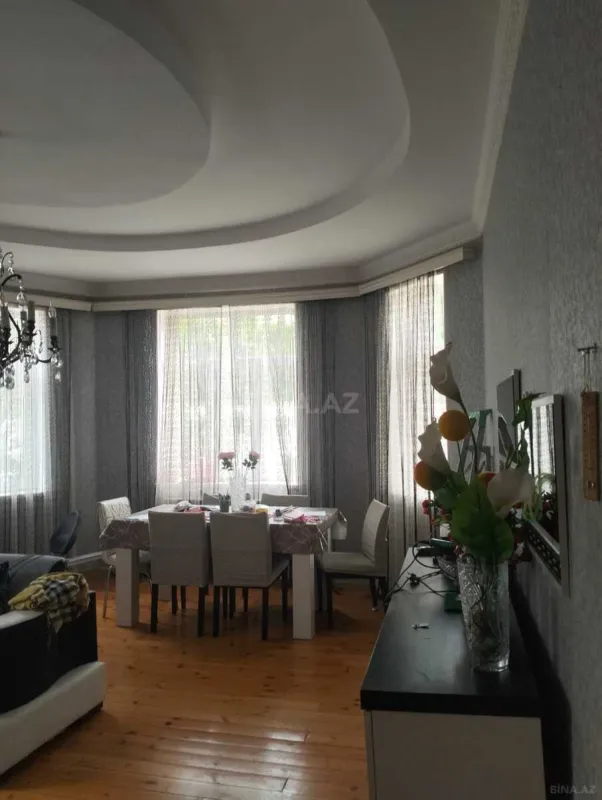 Satılır 6 otaqlı həyət evi 300 m²