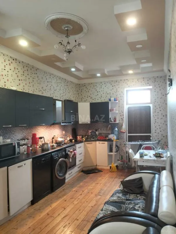 Satılır 6 otaqlı həyət evi 300 m²