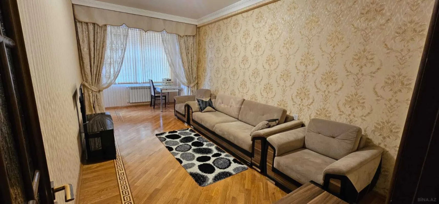 Satılır 4 otaqlı mənzil 130 m²