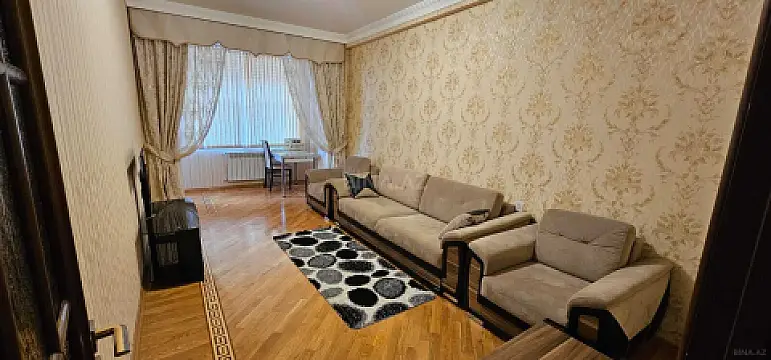 Satılır 4 otaqlı mənzil 130 m²