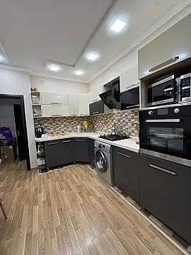 Satılır 4 otaqlı mənzil 130 m²