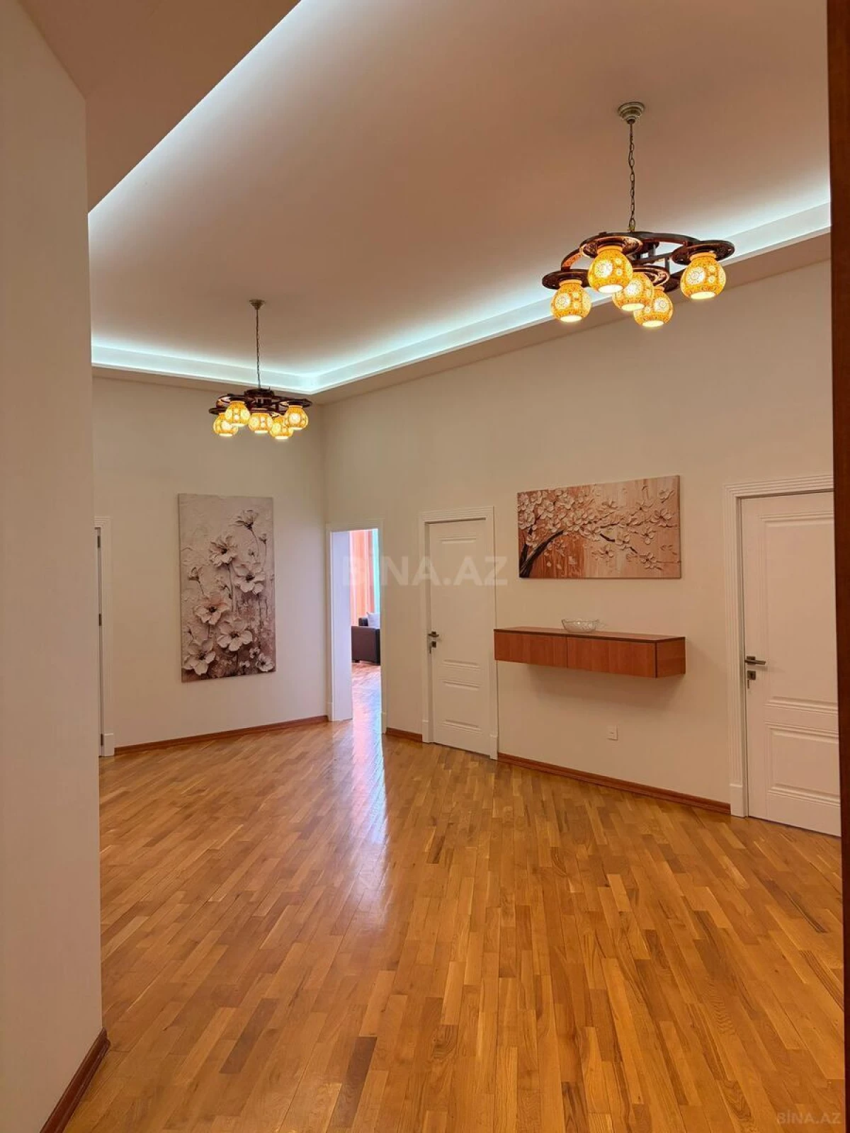 Satılır 4 otaqlı mənzil 130 m²