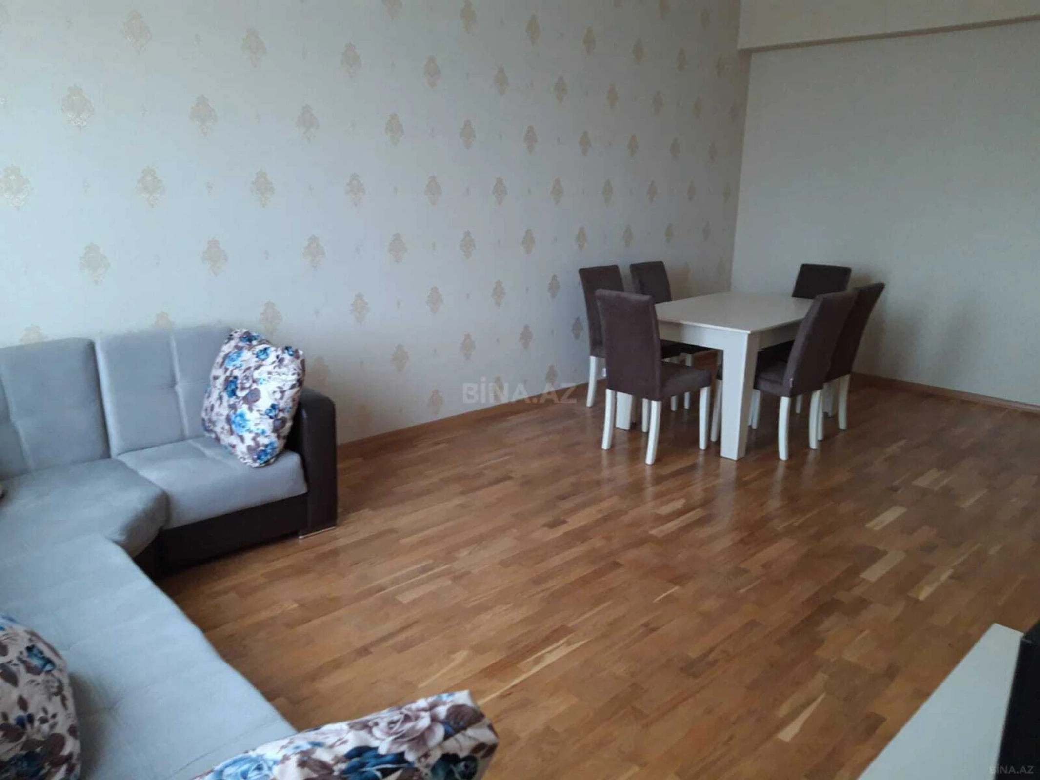Kirayə verilir 2 otaqlı mənzil 75 m²