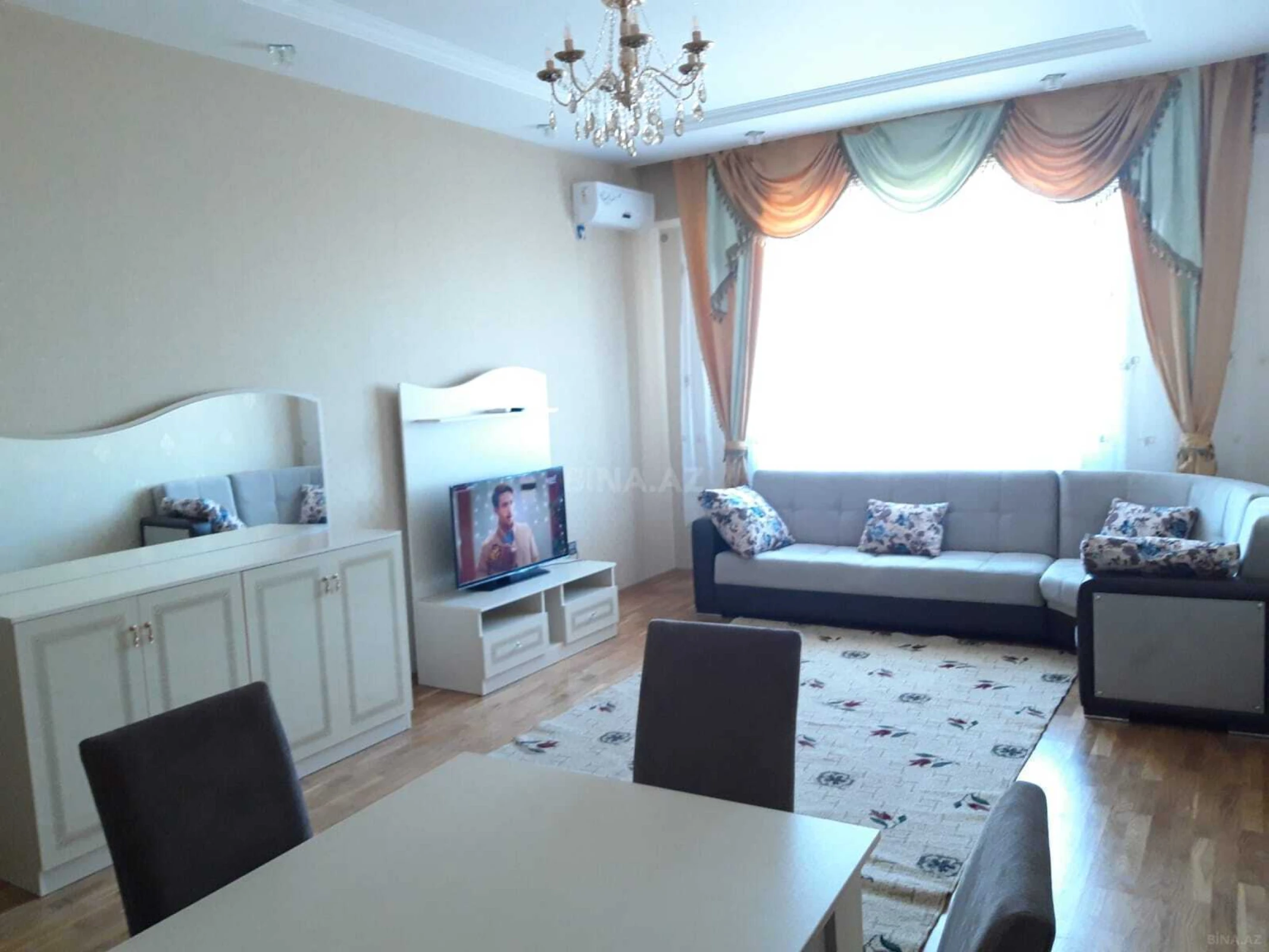 Kirayə verilir 2 otaqlı mənzil 75 m²