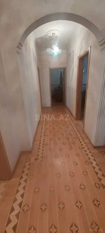 Satılır 4 otaqlı mənzil 120 m²