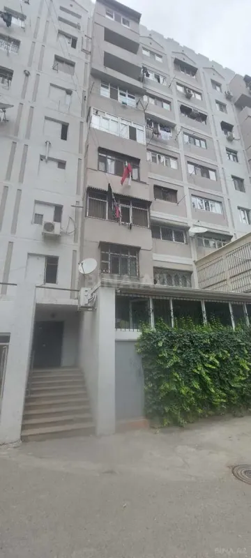 Satılır 4 otaqlı mənzil 120 m²