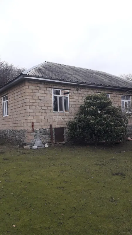 Satılır 4 otaqlı həyət evi 120 m²