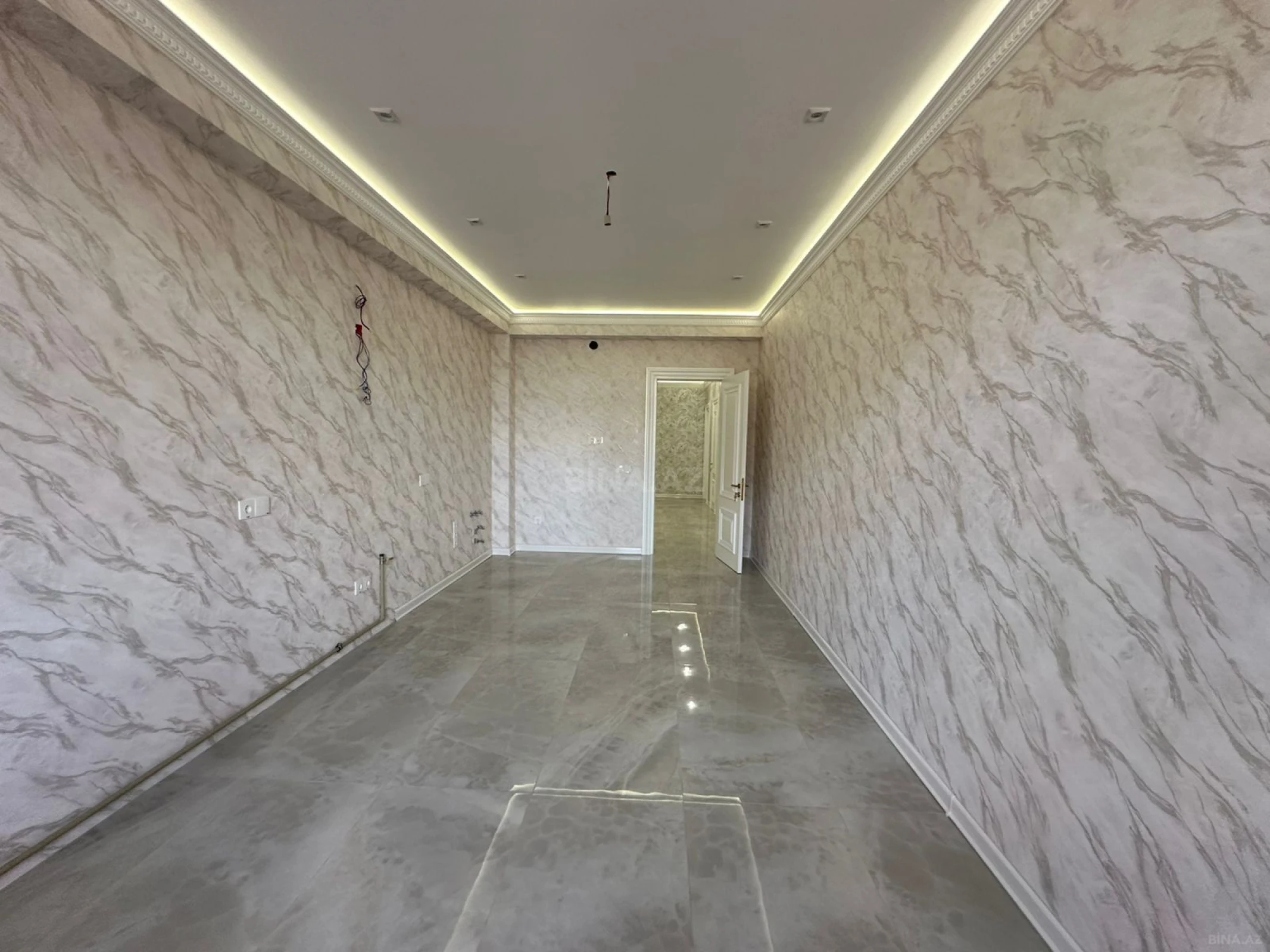 Satılır 3 otaqlı mənzil 151 m²