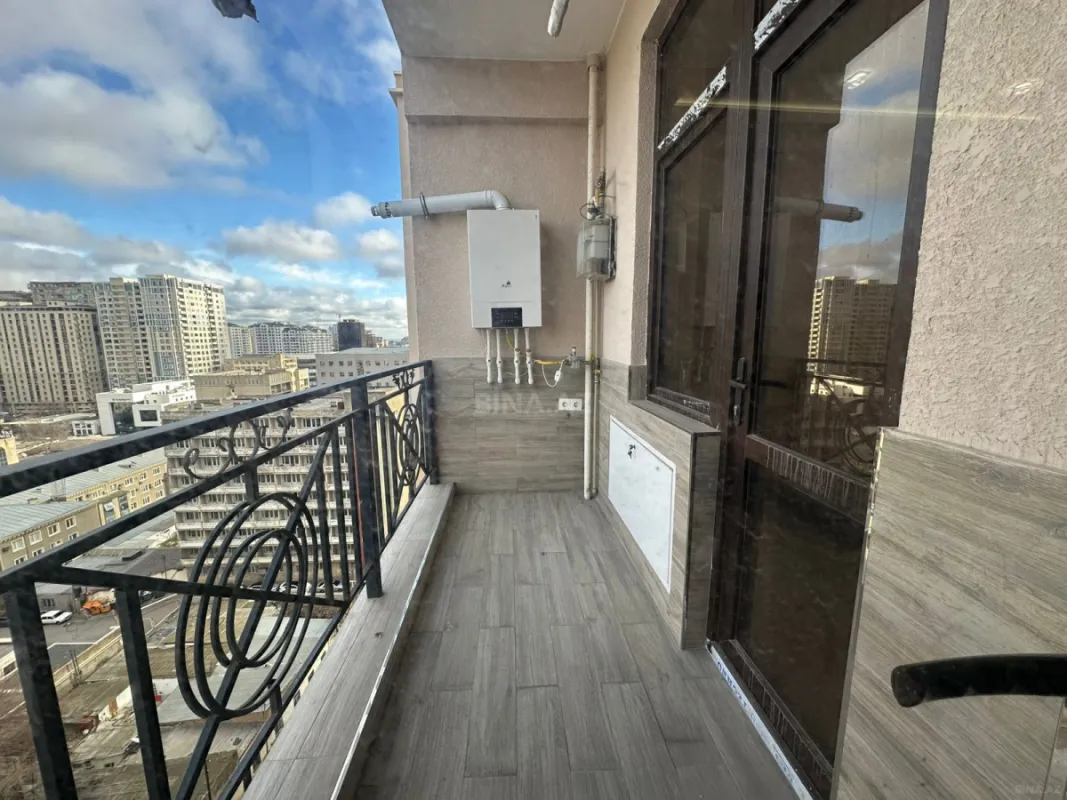 Satılır 3 otaqlı mənzil 151 m²