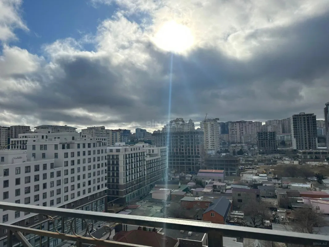 Satılır 3 otaqlı mənzil 151 m²
