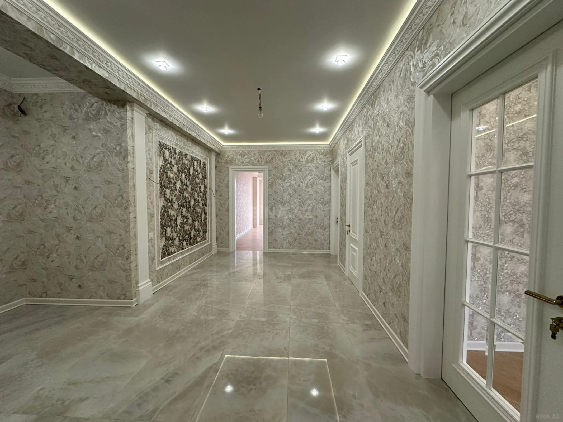 Satılır 3 otaqlı mənzil 151 m²