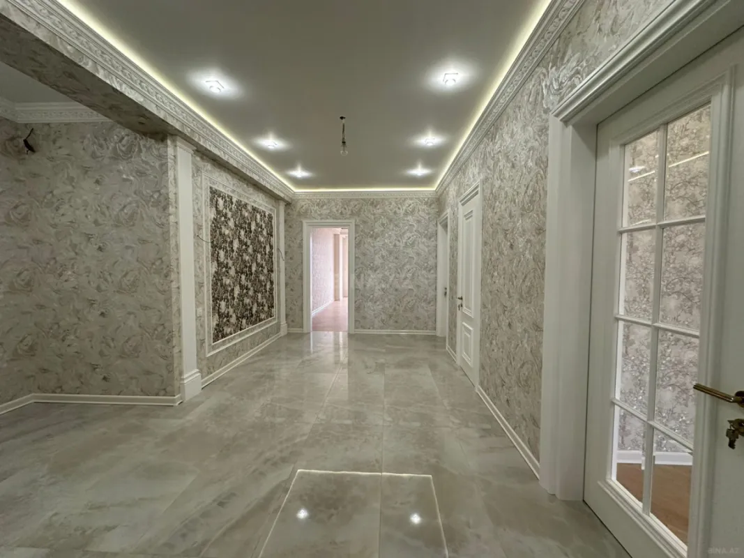 Satılır 3 otaqlı mənzil 151 m²