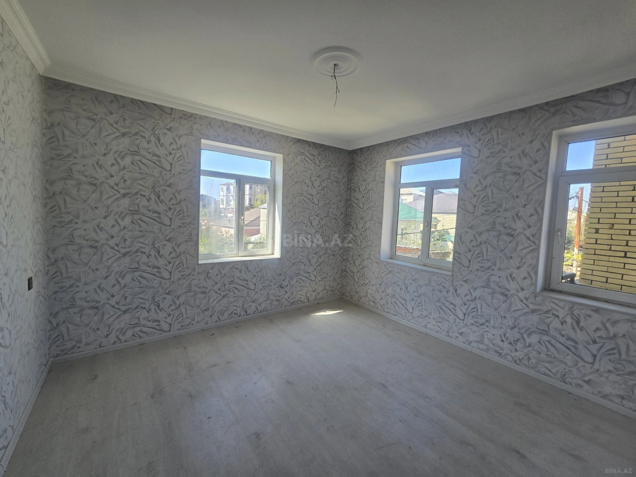 Satılır 4 otaqlı həyət evi 111.7 m²