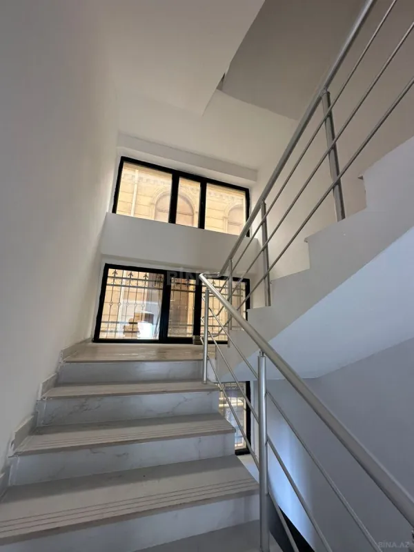 Kirayə verilir 15 otaqlı ofis 1000 m²