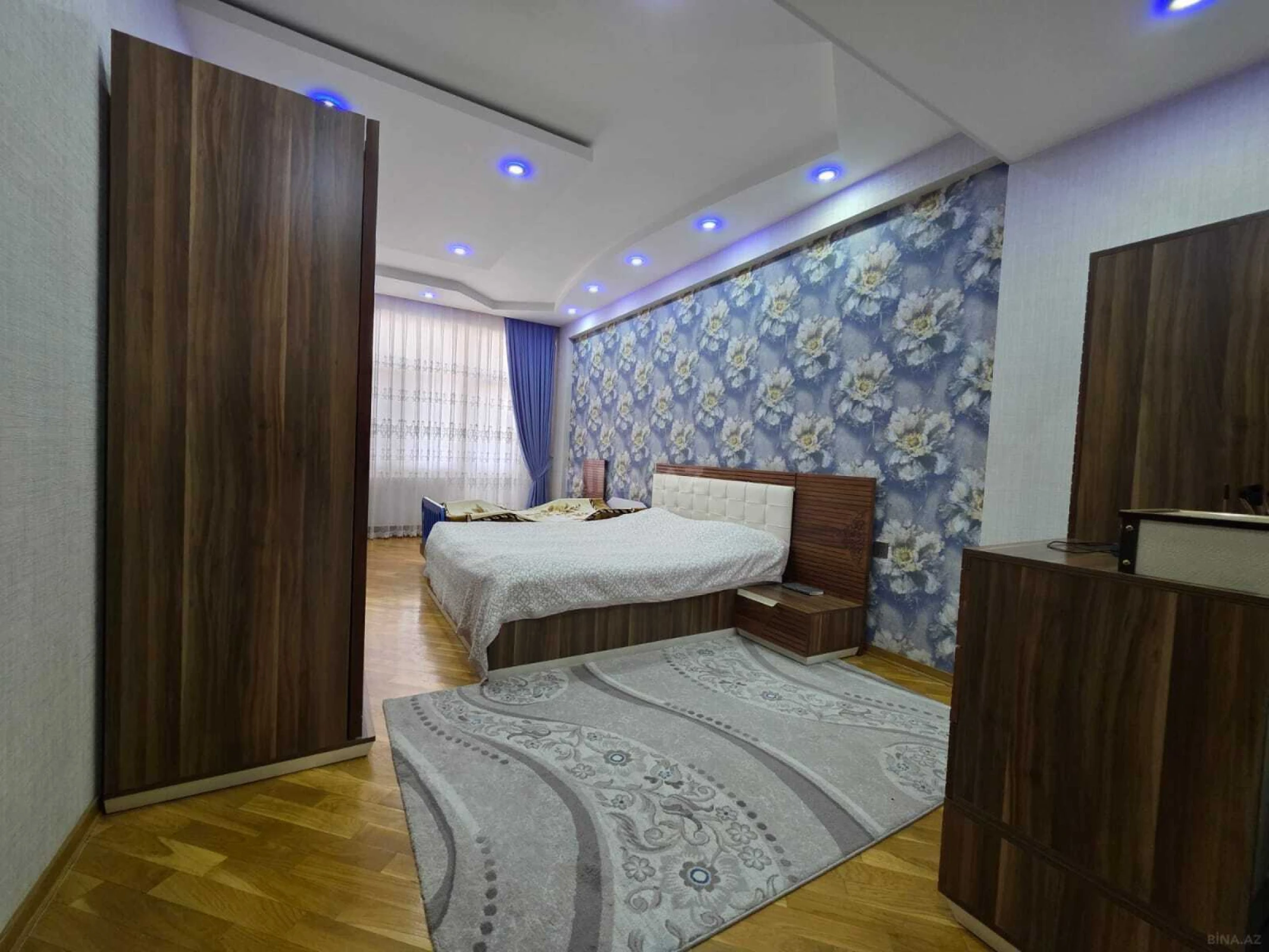 Satılır 3 otaqlı mənzil 130 m²
