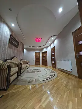 Satılır 3 otaqlı mənzil 130 m²