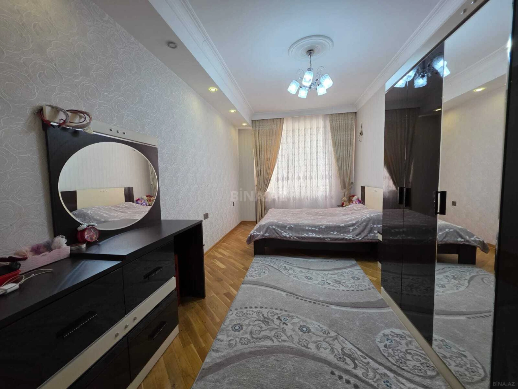Satılır 3 otaqlı mənzil 130 m²