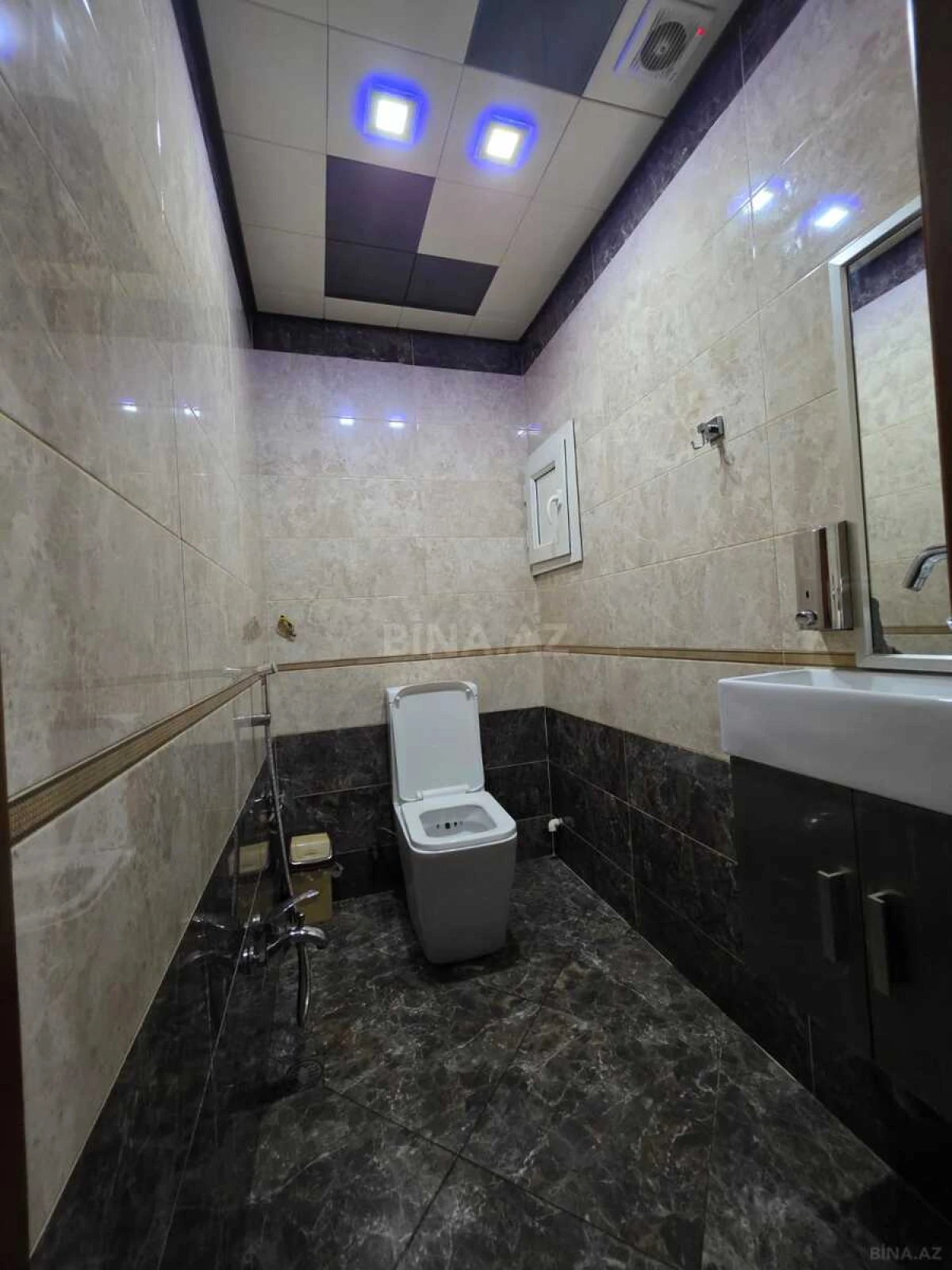Satılır 3 otaqlı mənzil 130 m²