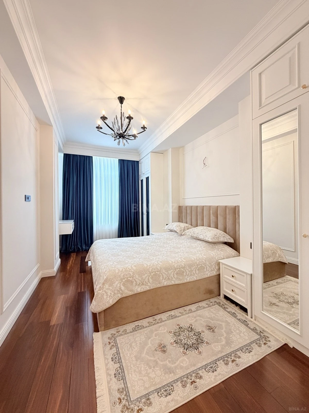 Satılır 4 otaqlı mənzil 188 m²