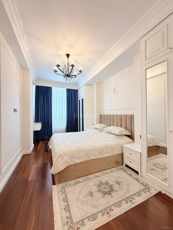 Satılır 4 otaqlı mənzil 188 m²