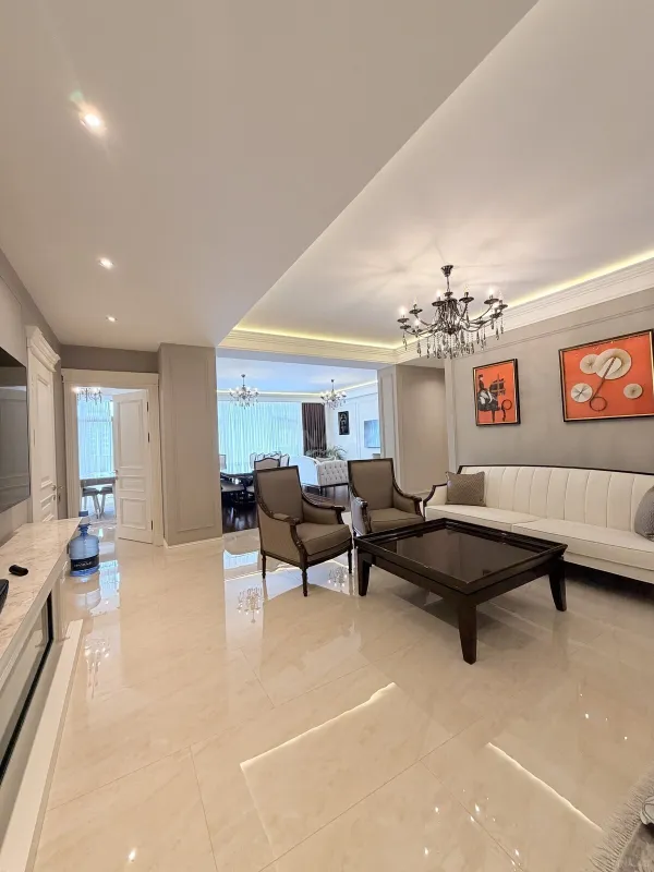 Satılır 4 otaqlı mənzil 188 m²