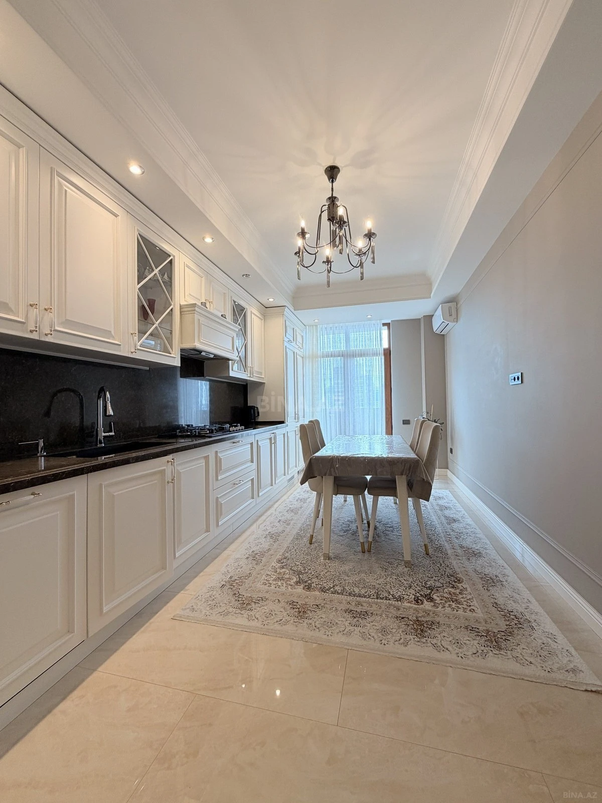 Satılır 4 otaqlı mənzil 188 m²