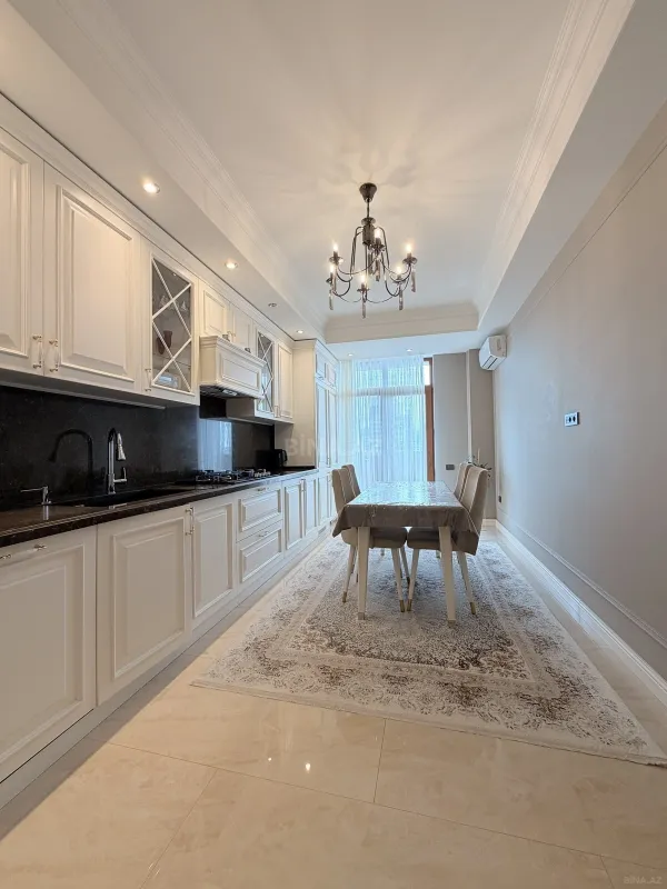 Satılır 4 otaqlı mənzil 188 m²