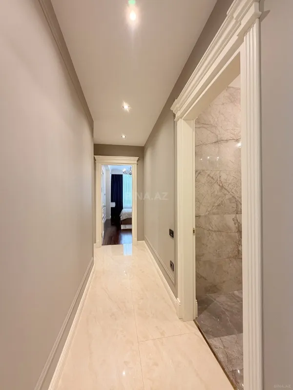 Satılır 4 otaqlı mənzil 188 m²