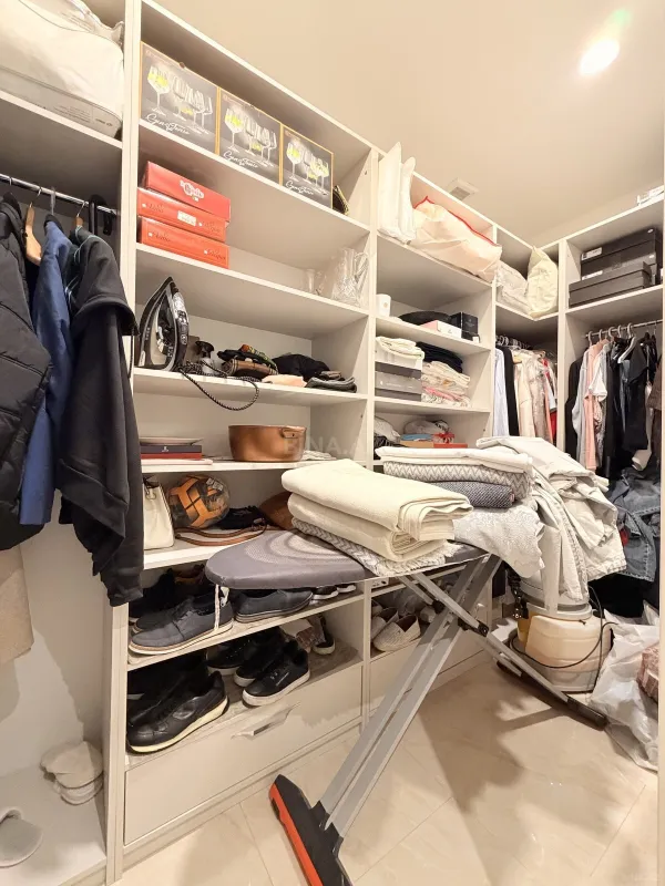 Satılır 4 otaqlı mənzil 188 m²