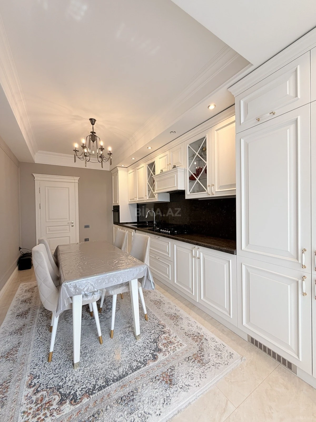 Satılır 4 otaqlı mənzil 188 m²