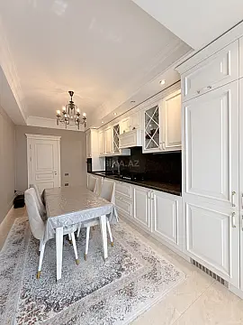 Satılır 4 otaqlı mənzil 188 m²