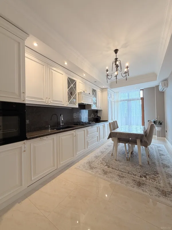 Satılır 4 otaqlı mənzil 188 m²