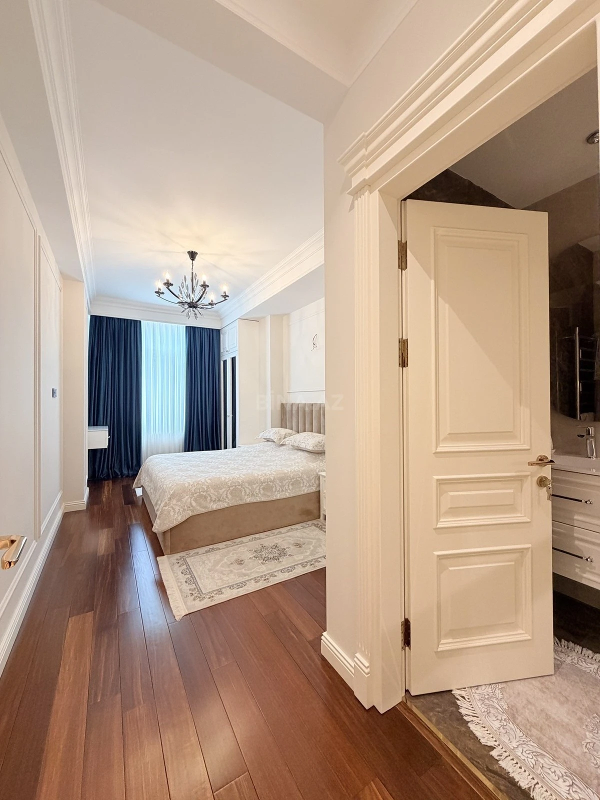 Satılır 4 otaqlı mənzil 188 m²