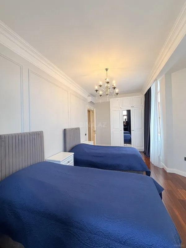 Satılır 4 otaqlı mənzil 188 m²