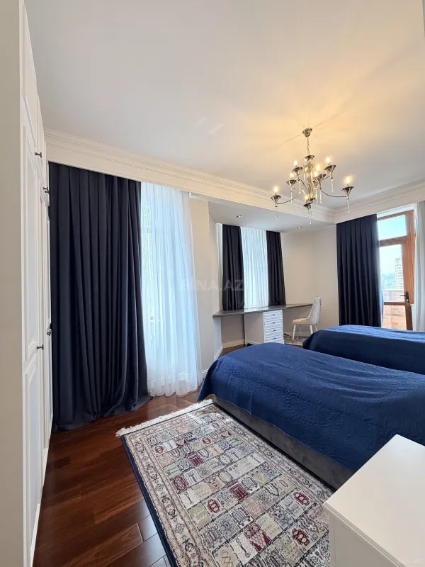 Satılır 4 otaqlı mənzil 188 m²