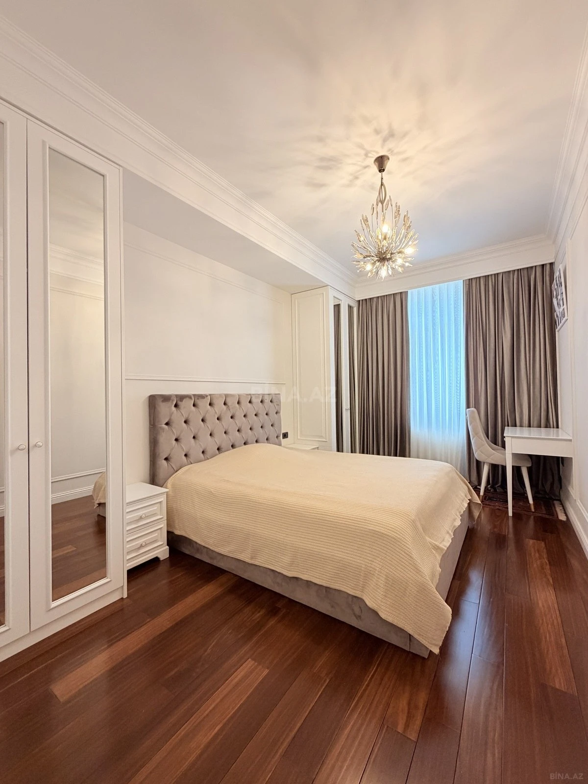 Satılır 4 otaqlı mənzil 188 m²