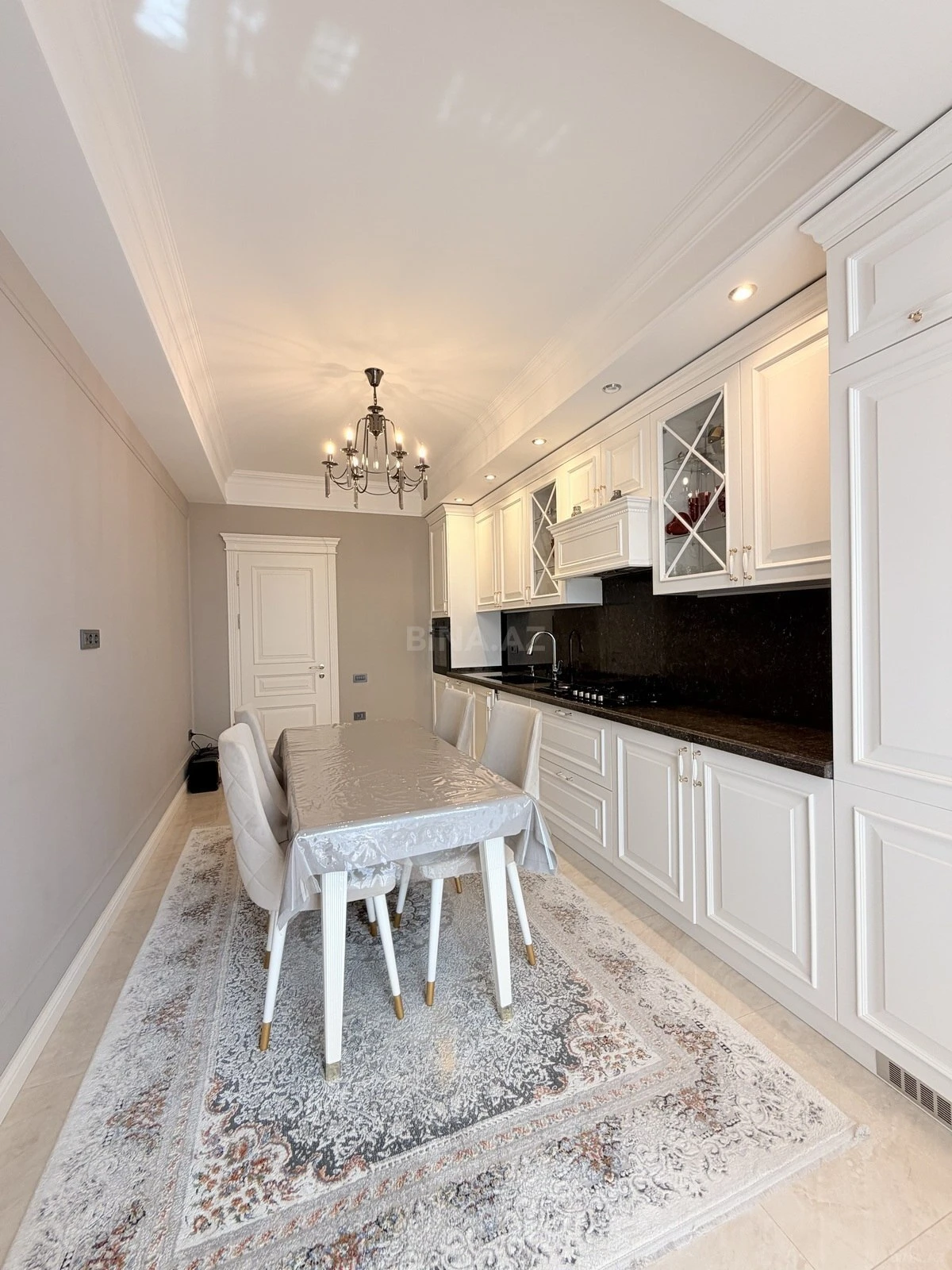Satılır 4 otaqlı mənzil 188 m²