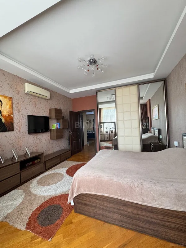 Satılır 3 otaqlı mənzil 142 m²