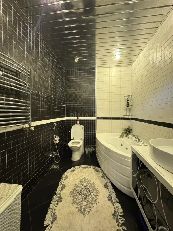 Satılır 3 otaqlı mənzil 142 m²