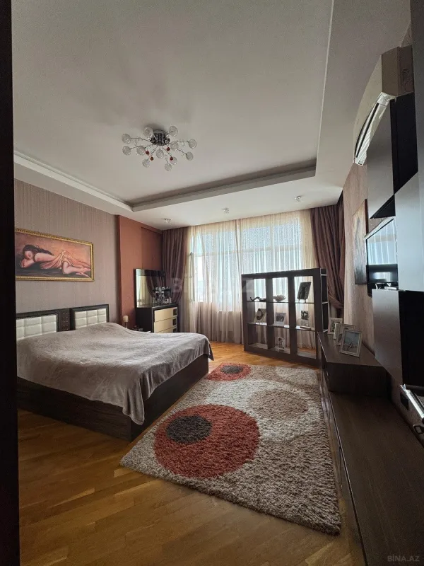 Satılır 3 otaqlı mənzil 142 m²