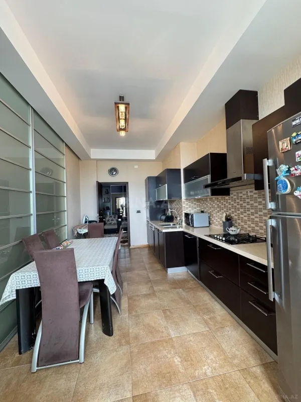 Satılır 3 otaqlı mənzil 142 m²
