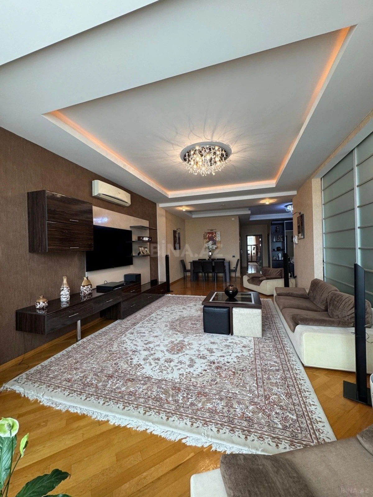 Satılır 3 otaqlı mənzil 142 m²