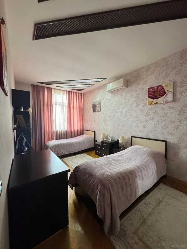 Satılır 3 otaqlı mənzil 142 m²