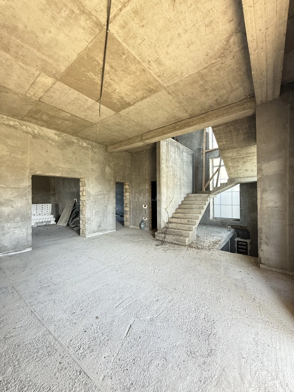 Satılır 7 otaqlı həyət evi 400 m²