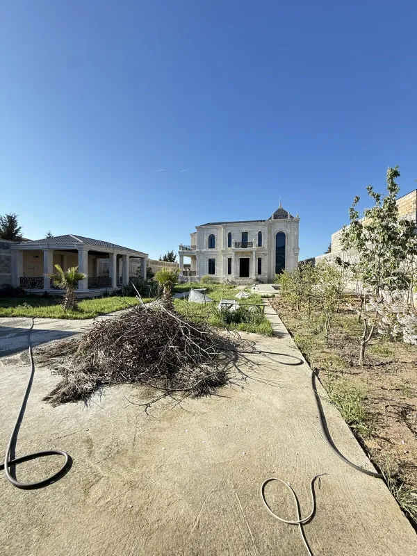 Satılır 7 otaqlı həyət evi 400 m²