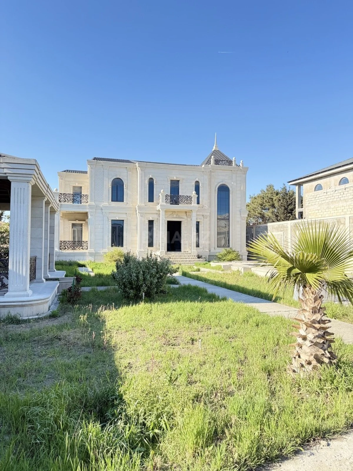 Satılır 7 otaqlı həyət evi 400 m²